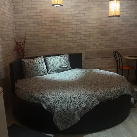 студія з круглим ліжком в центрі Апартаменти Львів