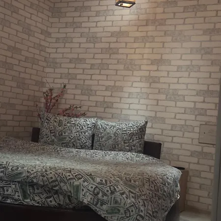 студія з круглим ліжком в центрі * Львів
