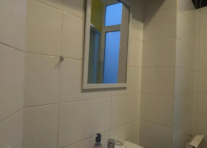 студія з круглим ліжком в центрі アパート リヴィウ