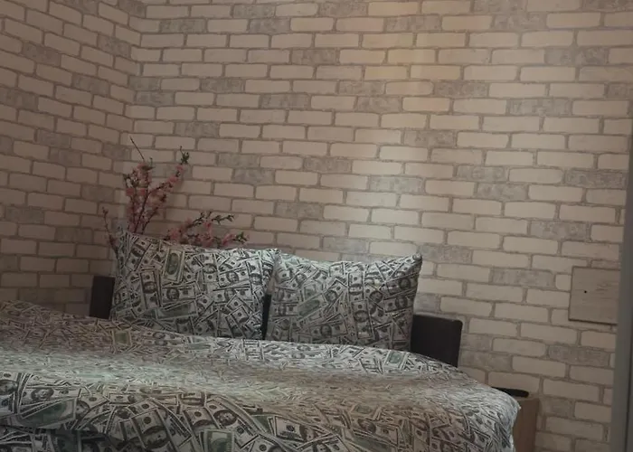 студія з круглим ліжком в центрі * リヴィウ