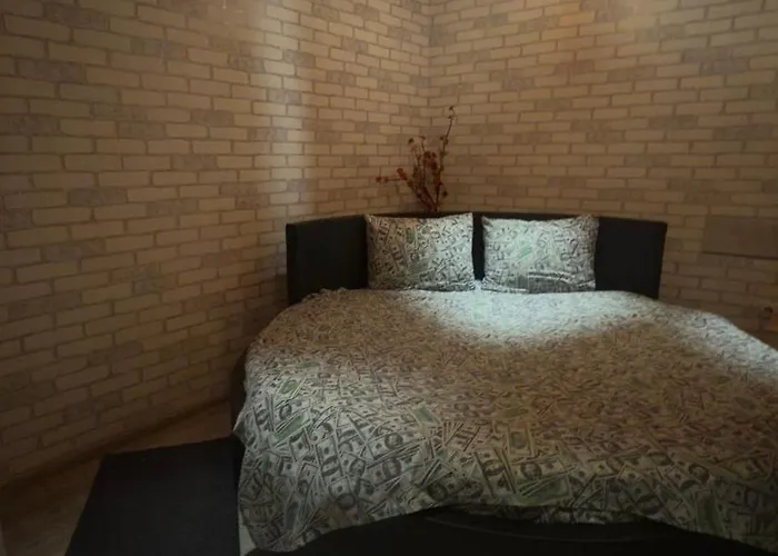 студія з круглим ліжком в центрі Apartmán