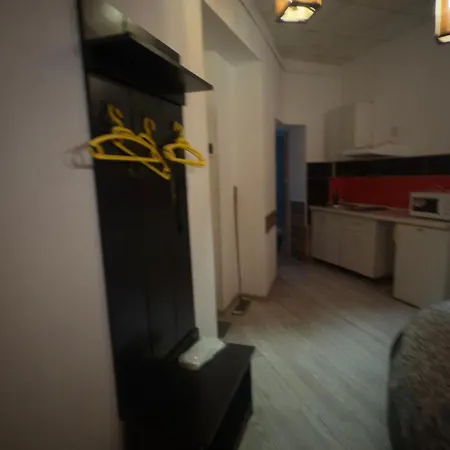 студія з круглим ліжком в центрі 리비프