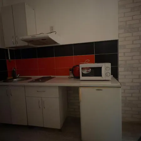 студія з круглим ліжком в центрі 리비프